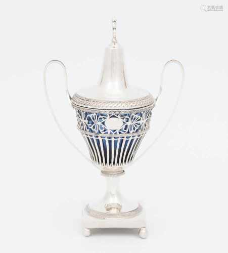 HenkeldoseParis, um 1800. Silber/Glas. Vasenform auf quadratischem Fuss, hochgezogener Deckel und