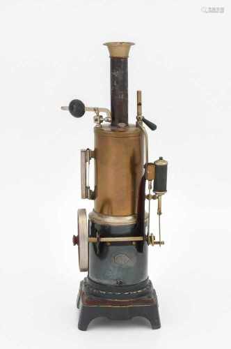 Plank-DampfmaschineDeutschland, um 1910. Mit Firmensignet. Stehende Dampfmaschine mit Messingkessel.