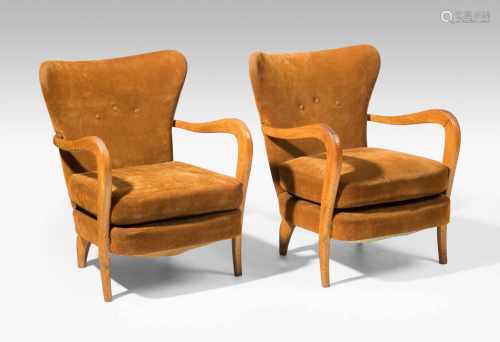 1 Paar Sessel1940er Jahre. In der Art von Silvio Cavatorta. Esche, Stoffbezug. 81 × 60 x 70 cm,