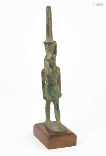 NefertemÄgypten, Spätzeit, 664–332 v. C. Bronze, Hohlguss. Schreitender Nefertem. H 18,8 cm. –