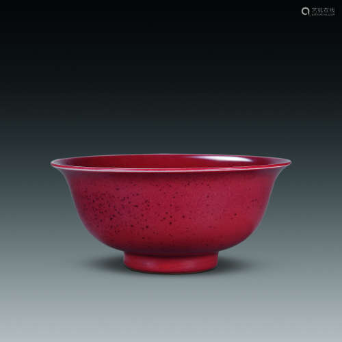 红釉宫碗
