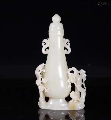 A HETIAN JADE CARVED PHOENIX EAR BOTTLE