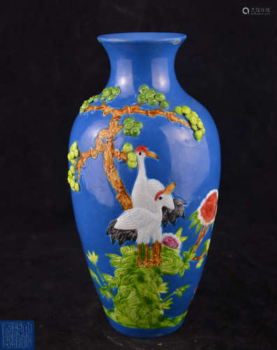 A BLUE-GROUND GLAZE CRANE PATTERN VASE