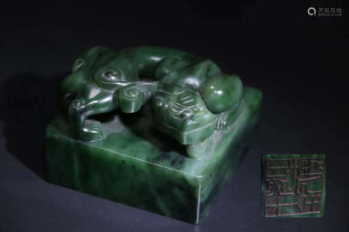 A HETIAN GREEN JADE CARVED DRAGON SHAPED SEAL