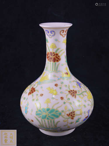 A FAHUA GLAZES FLORAL PATTERN BOTTLE VASE