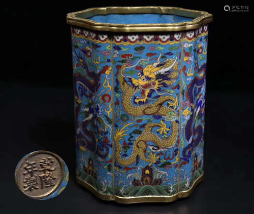 A GILT BRONZE CLOISONNE GRAGON PATTERN PEN HOLDER