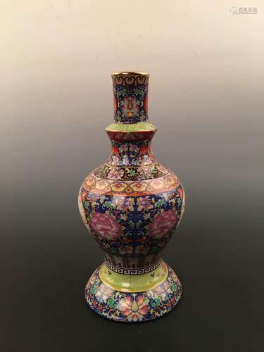 Chinese Enamal Porcelain Vase