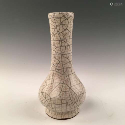 Chinese Ge-Type Vase