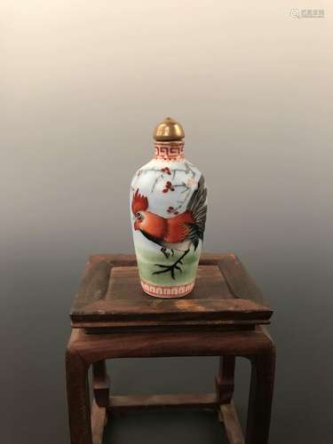 Chinese Procelain Snuff Bottle With Painting And Qian Long Mark