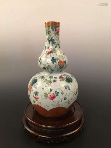 Famille-Rose Double Gourd Bottle