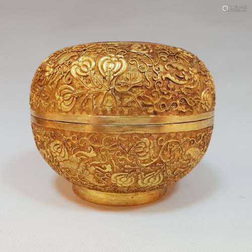 A CARVED GILT-GOLD BOX AND COVER ,MING DYNASTY