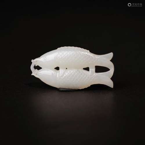 A CARVED WHITE JADE FISH GROUP PENDANT ,QING DYNASTY