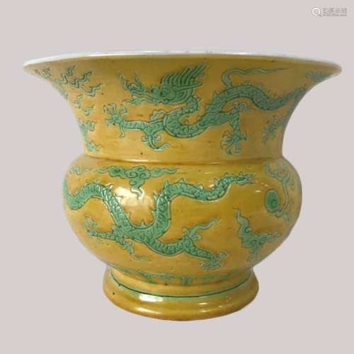 A YELLOW-GROUND GREEN-GLAZED ZHADOU ,ZHENGDE PERIOD