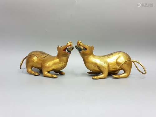 A PAIR OF GILT-BRONZE BUDDHIST RATS ,QING DYNASTY