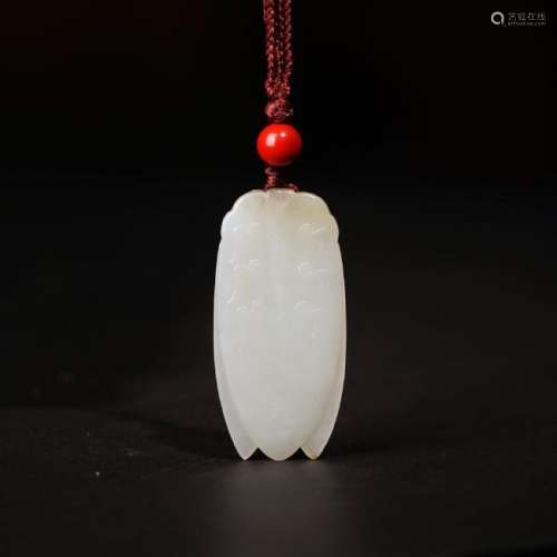 A CARVED WHITE JADE PENDANT ,QING DYNASTY