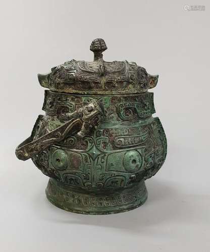 AN ARCHAIC BRONZE RITUAL WING VESSEL AND COVER ,ZHOU