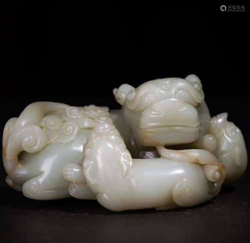 A CARVED WHITE JADE LION GROUP ,QING DYNASTY