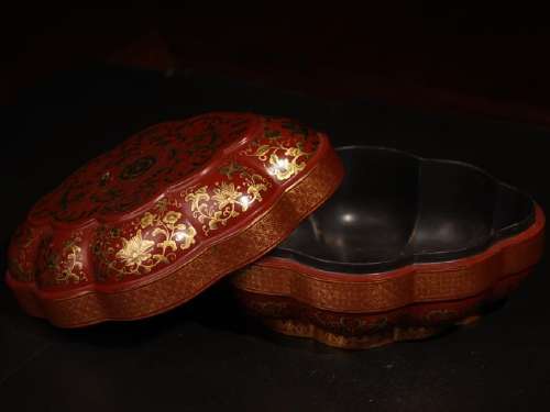 A RED LACQUER GILT-DECROTED BOX AND COVER ,QING DYNASTY