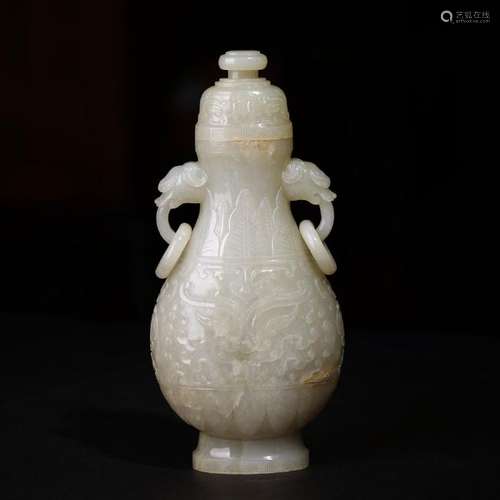 A CARVED WHITE JADE VASE AND COVER ,QING DYNASTY