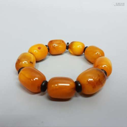 AN AMBER BRACELET