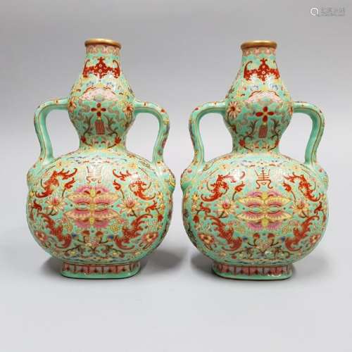 A PAIR OF FAMILLE-ROSE DOUBLE-GOURD VASES ,QIANLONG