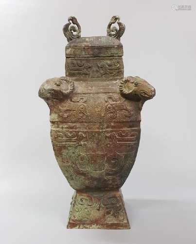 AN ARCHAIC BRONZE RITUAL WING VESSEL AND COVER ,ZHOU