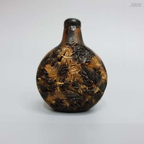 A CARVED TORTOISESHELL SNUFF BOTTLE ,QING DYNASTY