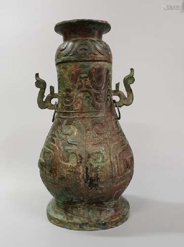 AN ARCHAIC BRONZE RITUAL WING VESSEL AND COVER ,ZHOU