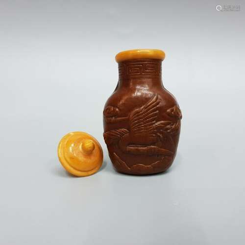 A CARVED DOUBLE-GOURD SNUFF BOTTLE ,QING DYNASTY