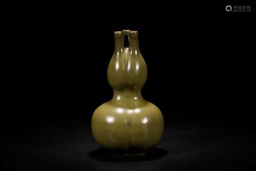 A Teadust-Glazed Triple-Gourd Vase