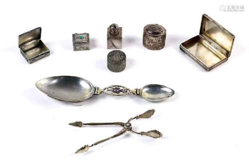 (lot of 7) Assorted silver articles, consisting of a
