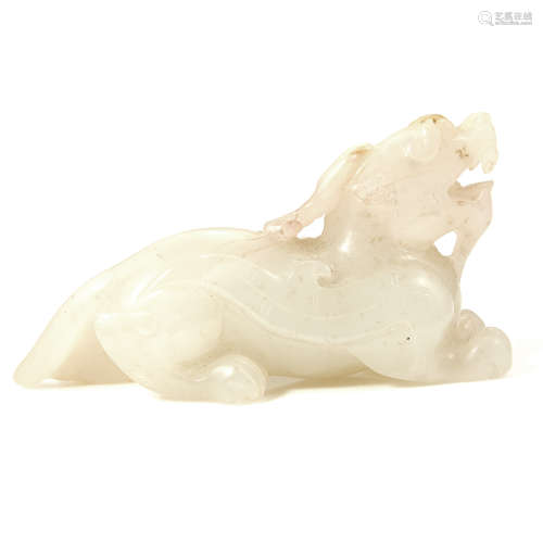 A CHINESE JADE LION STATUE carved in detail to depict a lion recumbent, 7.4cm, 70g.