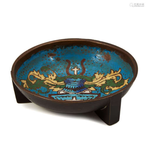 AN ANTIQUE CHINESE CLOISONNE ENAMEL BRONZE BOWL, QING DYNASTY of circular form, on three feet, the