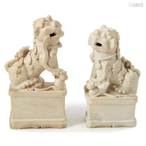 A PAIR OF ANTIQUE CHINESE PORCELAIN DOGS OF FOO, 17TH CENTURY OR LATER each atop a rectangular base,