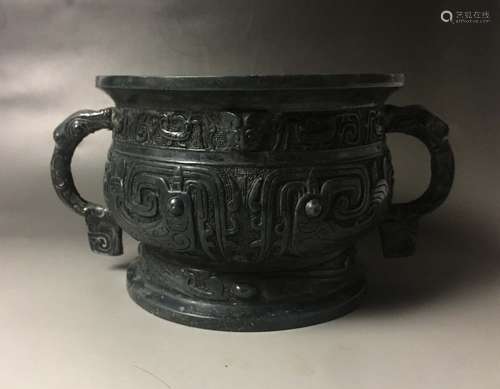 An Archaic Bronze Food Vessel