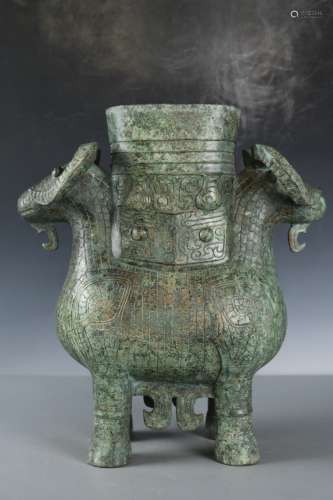 An Archaic Bronze Double Sheep Figure Food Vessel