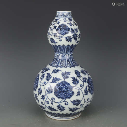 A Blue and White Porcelain Double Gourd Vase