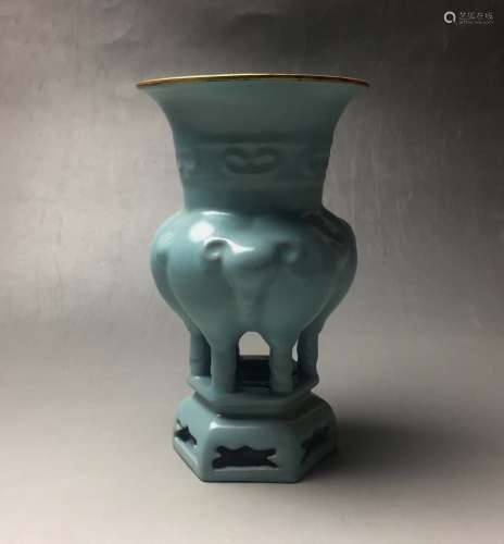 A Blue Glaze Porcelain Ru Kiln Vase