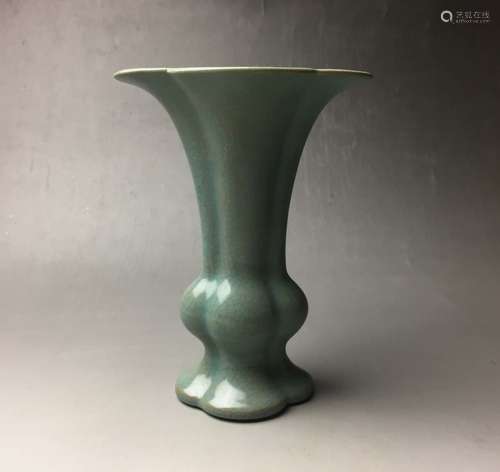 A Blue Glaze Porcelain Vase