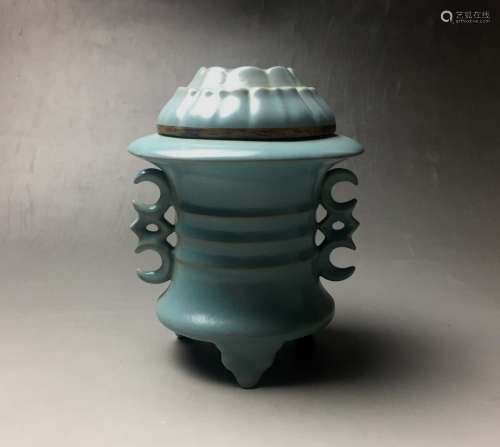 A Blue-Glaze Porcelain Incense Burner