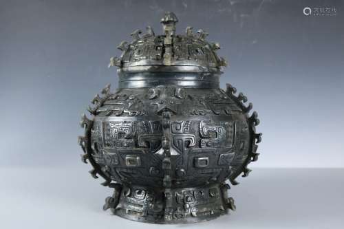 A Bronze Ritual Food Vessel and Cover