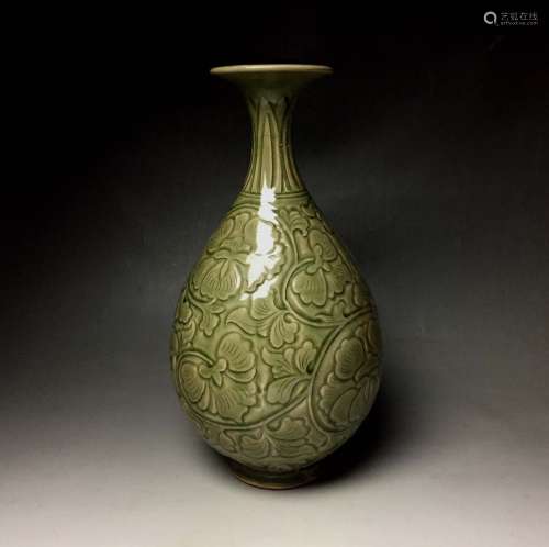 A Green Glaze Porcelain Vase