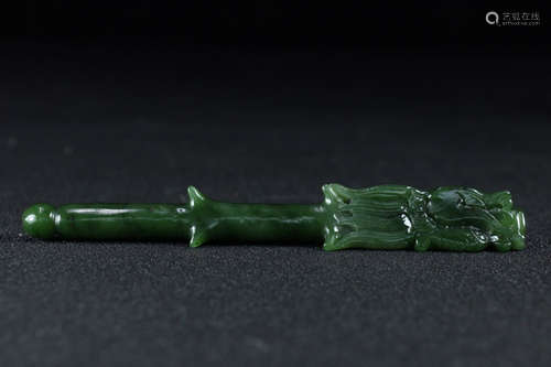 A DRAGON PATTERN JADE CIGARETTE HOLDER