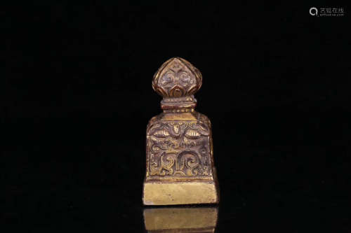 17-19TH CENTURY, A FLORAL PATTERN GILT BRONZE SEAL, QING DYNASTY