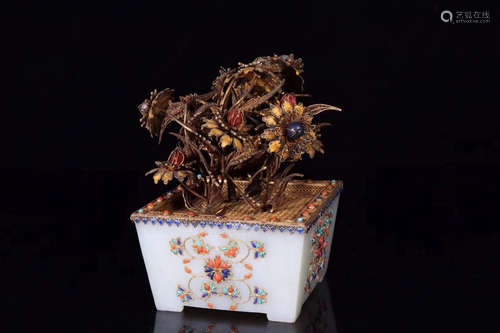 17-19TH CENTURY, A GILT SILVER BONSAI WITH HETIAN JADE FLOWERPOT, QING DYNASTY