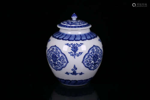 17-19TH CENTURY, A FLORAL PATTERN BLUE&WHITE POT, QING DYNASTY