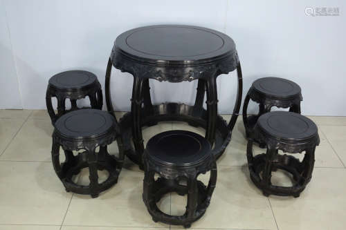 A SET OF BLACK LACQUER ROUND DESIGN CHAIRS&TABLE