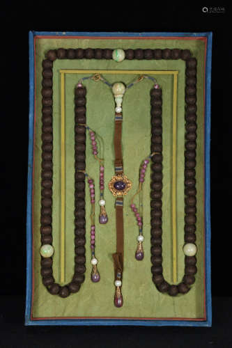 17-19TH CENTURY, A STRING OF AGILAWOOD COURT BEADS