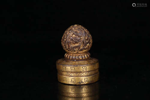 17-19TH CENTURY, A DRAGON PATTERN OFFICIAL MAKING GILT BRONZE SEAL, QING DYNASTY