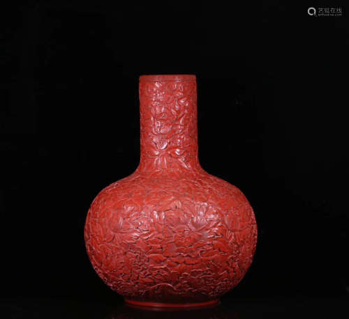 17-19TH CENTURY, A  PEONY PATTERN RED LACQUERWARE GLOBULAR VASE, QING DYNASTY